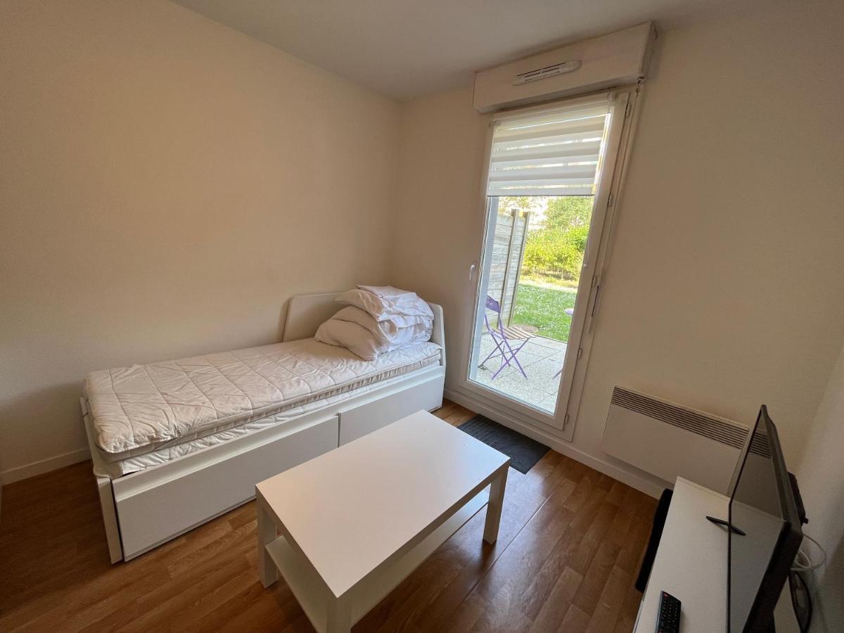Acajou, Studio Avec Terrasse Et Parking Prive Caen Exteriör bild
